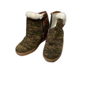NWT- MukLuk Winter Booties